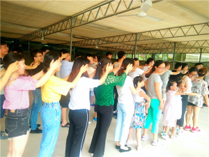 深圳樂有家公司戶外活動員工團(tuán)建松山湖生態(tài)園農(nóng)家樂野炊很開心