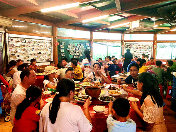 圍餐 (5).jpg 圍餐 (5).jpg